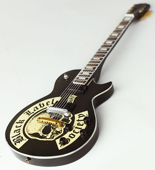 Miniature electric guitar