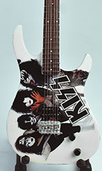 Kiss guitar miniature
