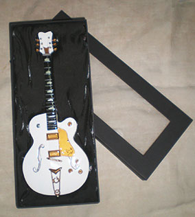 display box for miniature guitar