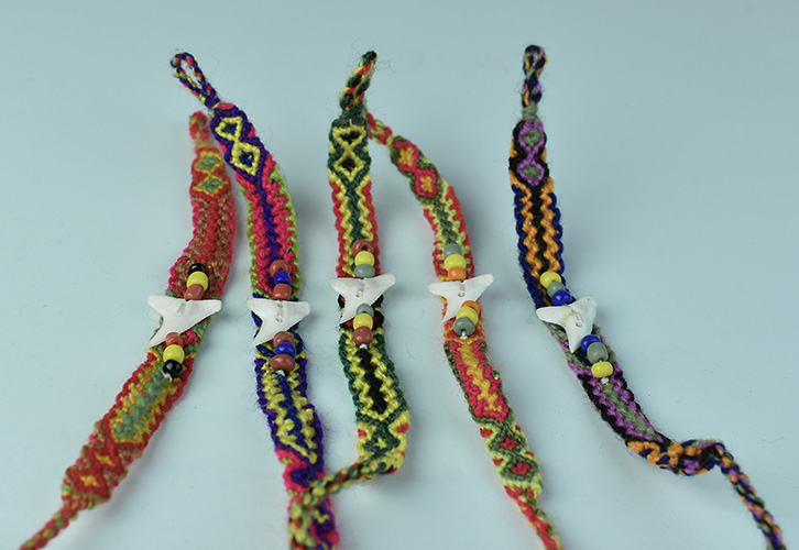 handmade 4 colors braided macrame bracelet with  bead charm, bali beach bracelet wolesale in cheap price 