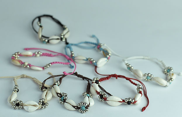 supply bracelet beach shell and silver round charms with hand braided cord in Macrame style