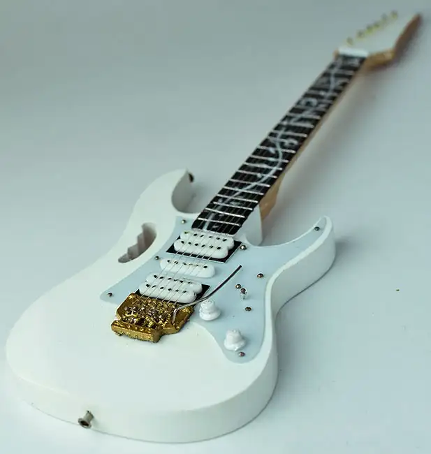 wholesale Miniature guitar Steve Vai White color made in Indonesia