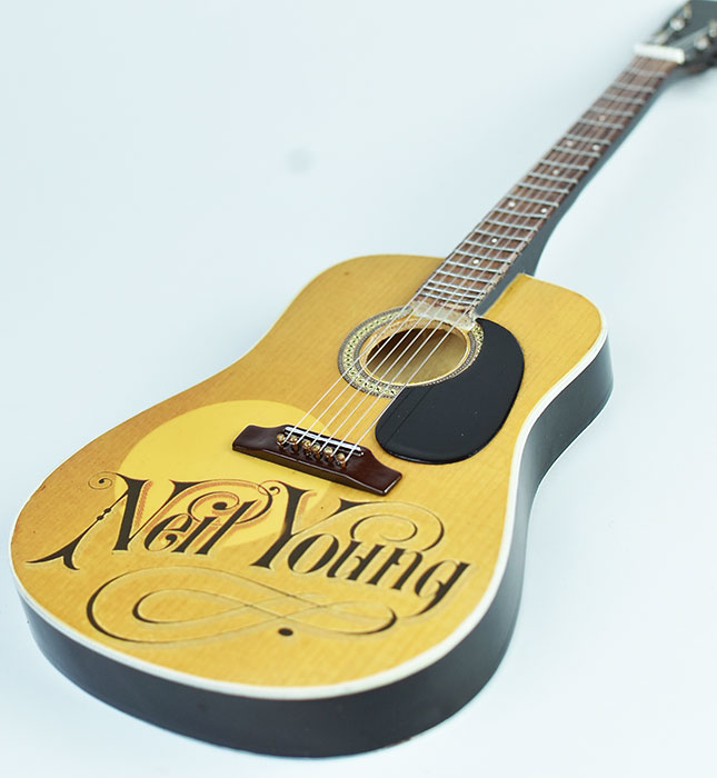 supplier miniature guitar acoustic Neil Young handmade miniature acoustic guitar replica