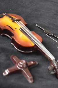 miniature violin and Biola production in Indonesia and wholesale from Bali