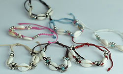 Bracelet beach and sea shell hand braided cord in macrame style cheap price