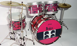 Drum kits miniature, The Beatles red camuflage
