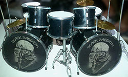 Black Sabbath, Never say die miniature drum set double bass 
