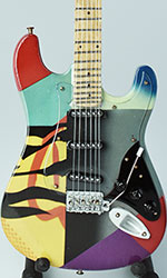 miniature guitar model Eric Clapton Crash C