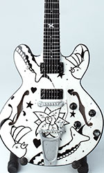 miniature guitar Porl Thompson shop