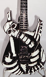 Miniature Guitar George Lynch Skull and bones